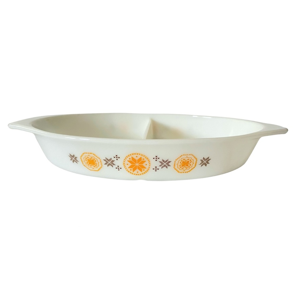 PYREX 🐣 Town & Country 1½ Qt Divided Serving Dish – Vintage